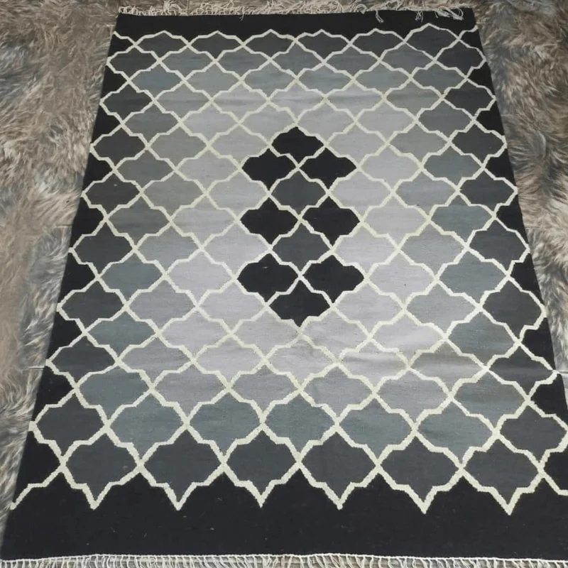 سجادة كيليم هندسية رمادية 150×200 سم من Coccaro Home