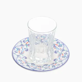 طقم فناجين قهوة زجاجية مع صحون بورسلين من Rosa by Zinnia